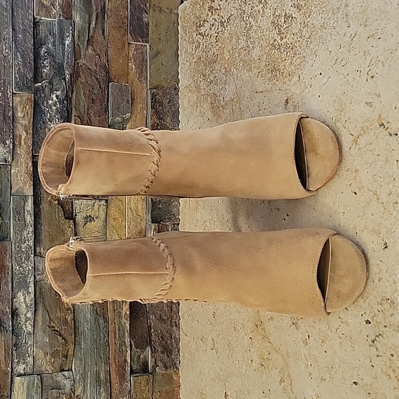 Vince Camuto Sashane Suede Leather Sassy High-Heeled Boots Size 7. Gently worn - Picture 2 of 5